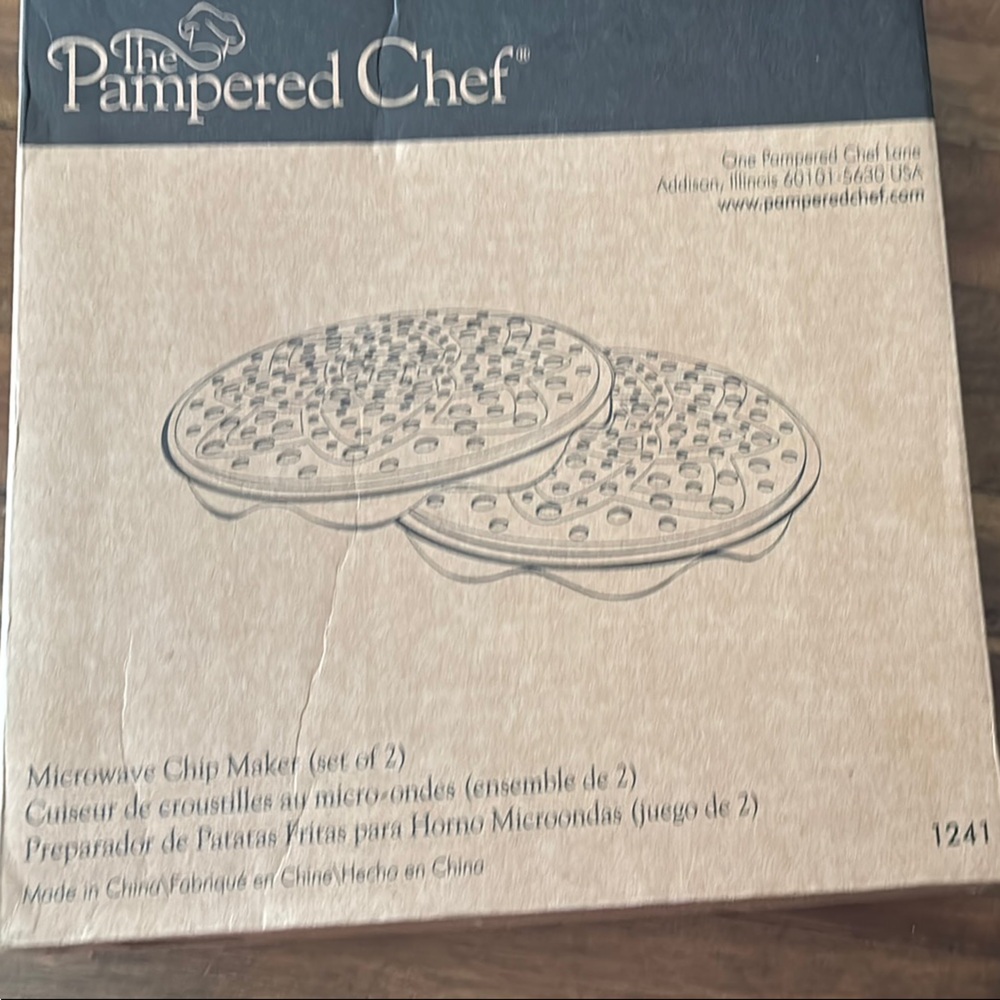 The Pampered Chef Microwave Chip Maker Set